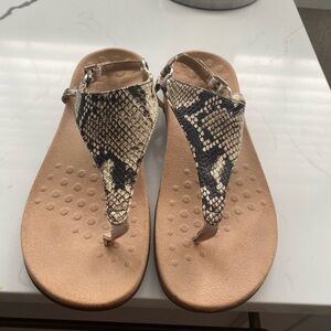 Vionic Kirra, faux Snakeskin Sandal